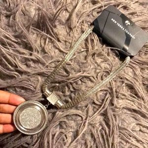 New York & company necklace